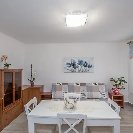 Apartman Apartmenst Saban 1709 *